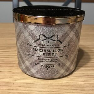 Bath & Body Works Marshmallow Fireside 3 Wick Candle.